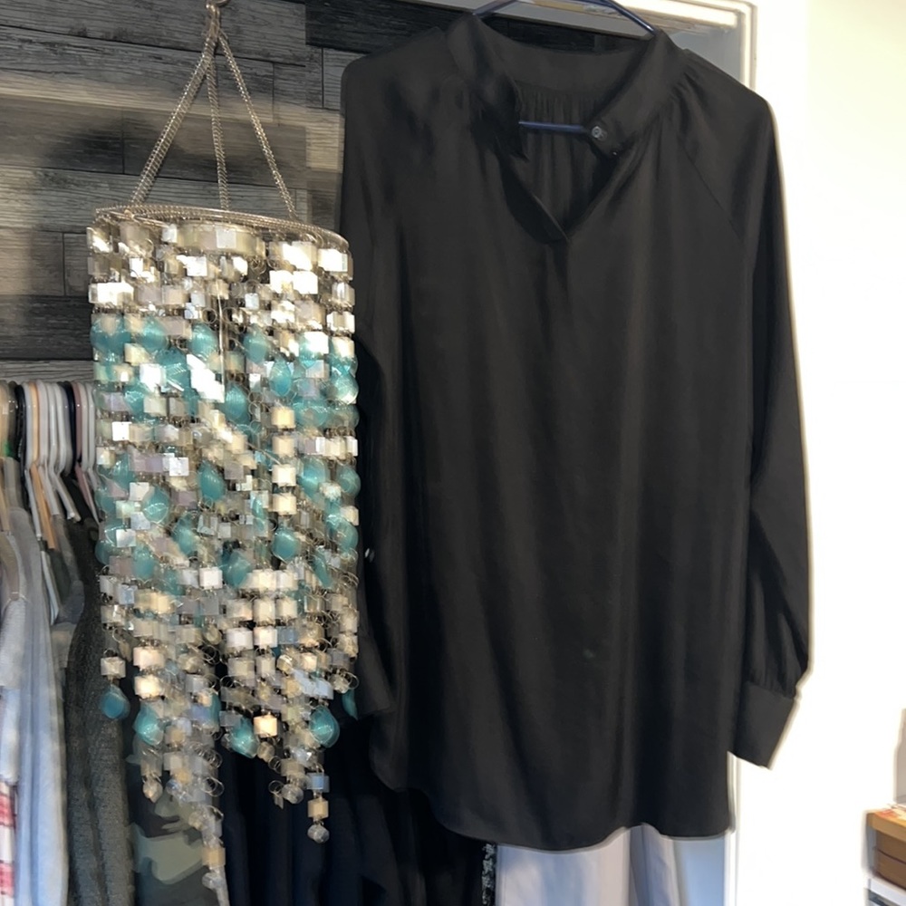Women’s Loft blouse. - Picture 2 of 5